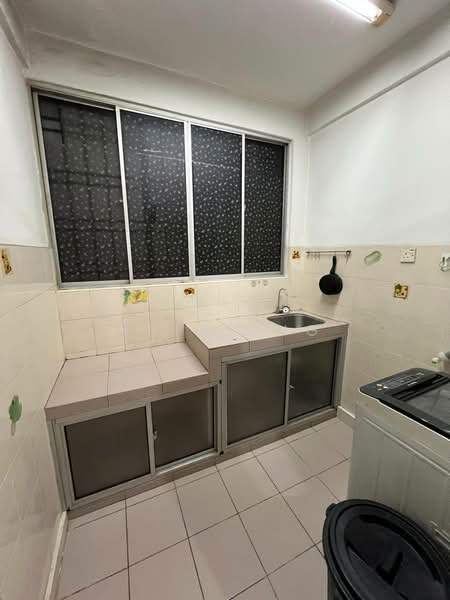 Apartment for Sale at Bayu Puteri 2 - Kris Ong - Kitchen - PropertyGuru.com.my