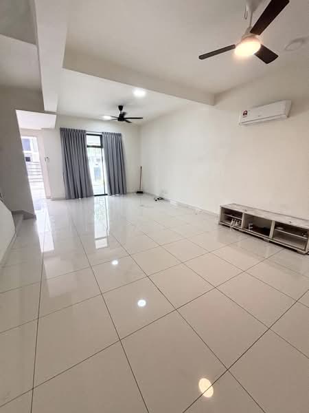Danga Sutera untuk Untuk Dijual - RM 900,000, Mac 2026 - Living Room - PropertyGuru.com.my