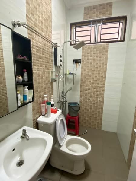 1.5-storey Terraced House for Sale in Taman Pelangi Indah (Ulu Tiram) - Herry Goh - Bathroom - PropertyGuru.com.my
