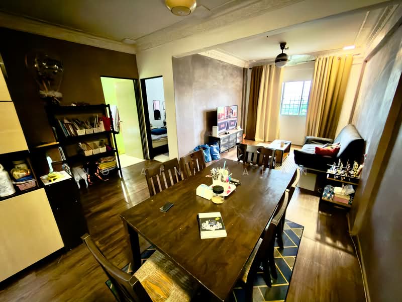 Desa Tasik Fasa 6B untuk Untuk Dijual - RM 245,000, Mac 2026 - Living Room - PropertyGuru.com.my