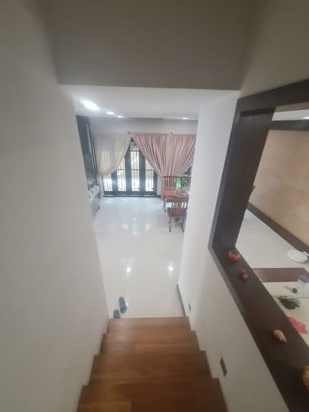 Untuk Dijual - Semi D,Newly Refurbished 5years ago,Tip top condition,Renovated,Facing East(Subway Giza)