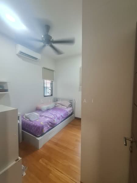 Untuk Dijual - Semi D,Newly Refurbished 5years ago,Tip top condition,Renovated,Facing East(Subway Giza)