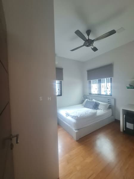 Untuk Dijual - Semi D,Newly Refurbished 5years ago,Tip top condition,Renovated,Facing East(Subway Giza)