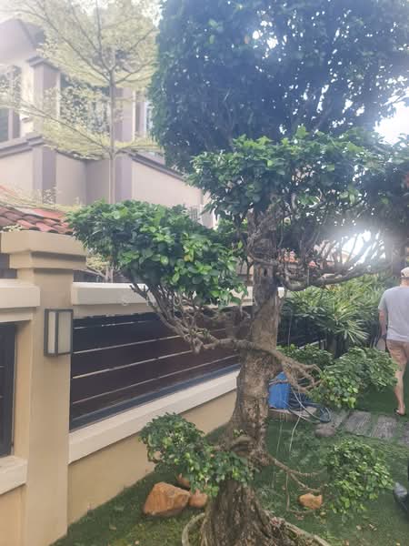 Untuk Dijual - Semi D,Newly Refurbished 5years ago,Tip top condition,Renovated,Facing East(Subway Giza)