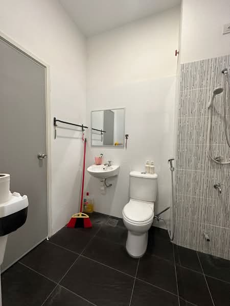 Jalan Utama , Taman Mutiara Rini untuk Untuk Disewa - RM 3,500 /bulan, Mac 2026 - Bathroom - PropertyGuru.com.my