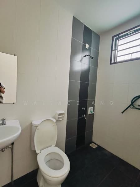 Taman Kempas Utama untuk Untuk Dijual - RM 808,000, Mac 2026 - Bathroom - PropertyGuru.com.my