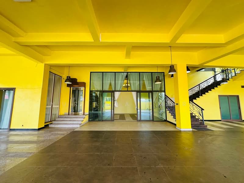 Bungalow for Sale in Seri Kembangan (Selangor) - Nur Alia Omar - Entrance - PropertyGuru.com.my