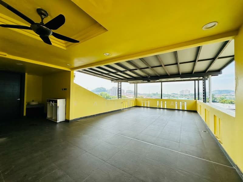 Bungalow for Sale in Seri Kembangan (Selangor) - Nur Alia Omar - Balcony - PropertyGuru.com.my