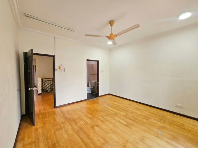 Putra Permai untuk Untuk Dijual - RM 800,000, Mac 2026 - Living Room - PropertyGuru.com.my