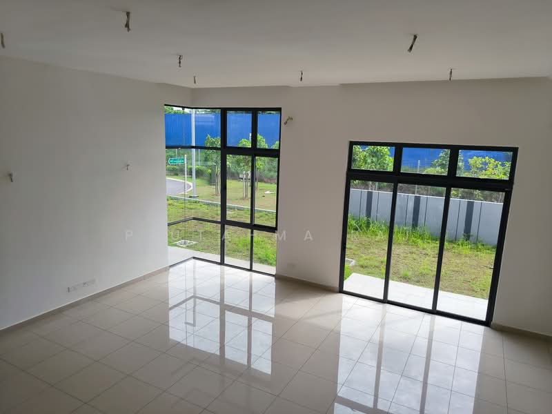 Semi-Detached House for Sale in Klang (Selangor) - P Utahma Raj - Living Room - PropertyGuru.com.my