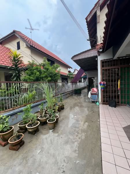 1.5-storey Terraced House for Sale in Ulu Tiram (Johor) - Tera Tan - Exterior - PropertyGuru.com.my