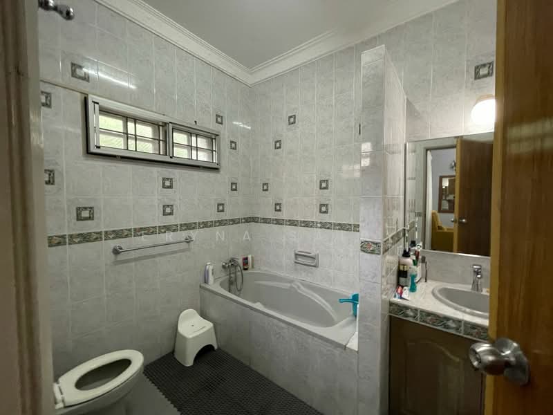 Bungalow for Sale in Kampung Semarak (Setapak) - Eryna Sairy - Bathroom - PropertyGuru.com.my