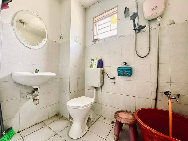 Apartment for Sale at Bandar Mahkota Cheras Apartment - Noraini Dahan - Bathroom - PropertyGuru.com.my