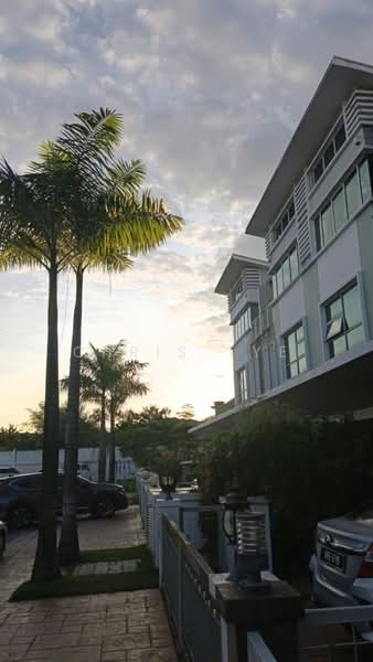 3-storey Terraced House for Sale in Seri Kembangan (Selangor) - Chris Tye - Exterior - PropertyGuru.com.my