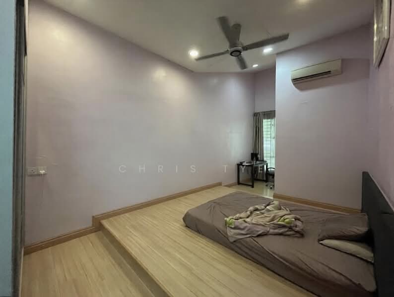 3-storey Terraced House for Sale in Seri Kembangan (Selangor) - Chris Tye - Bedroom - PropertyGuru.com.my