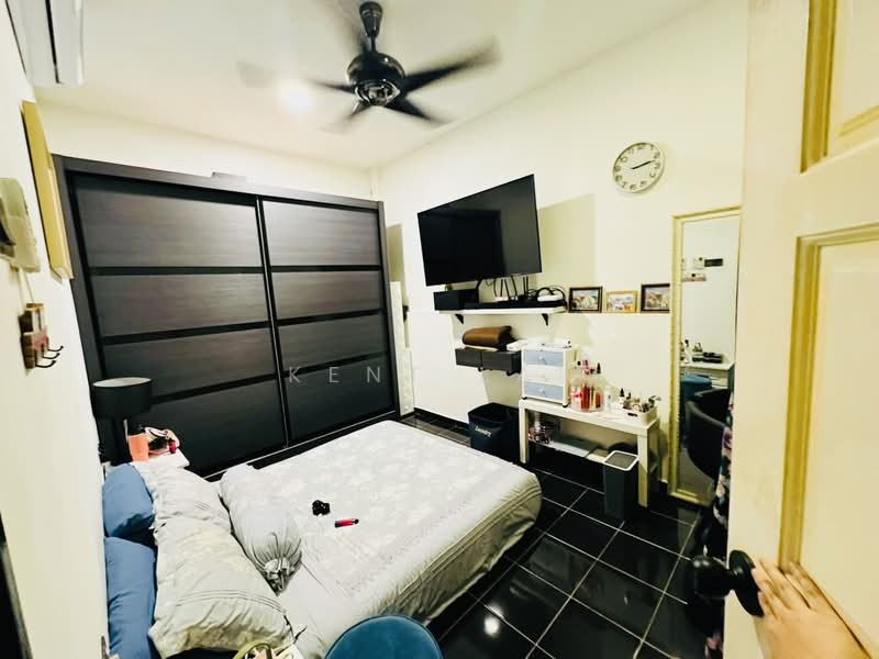 2-storey Terraced House for Sale in Dhoby Ghaut (George Town) - Kent Lai - Bedroom - PropertyGuru.com.my