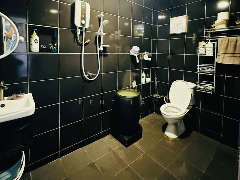 2-storey Terraced House for Sale in George Town (Penang) - Kent Lai - Bathroom - PropertyGuru.com.my