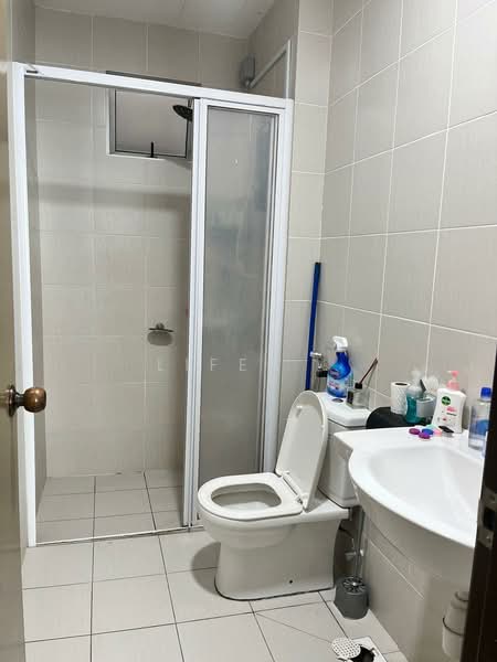 Service Residence for Sale at Meridin Bayvue Serviced Apartment - Lifen . - Bathroom - PropertyGuru.com.my