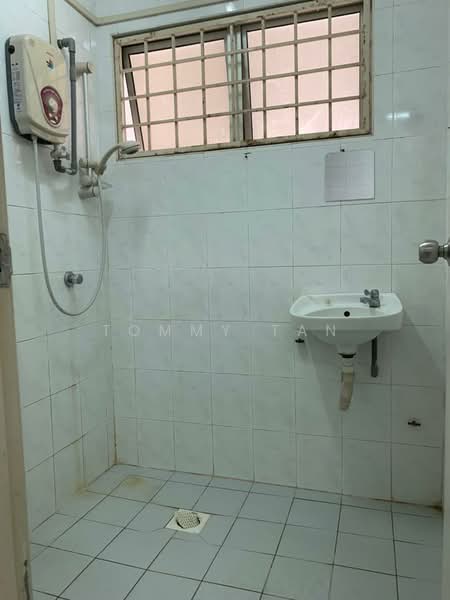 Vista Prima untuk Untuk Dijual - RM 275,000, Mac 2026 - Bathroom - PropertyGuru.com.my
