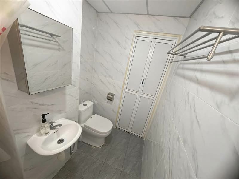 Eden Seaview Condominium untuk Untuk Disewa - RM 1,199 /bulan, Mac 2026 - Bathroom - PropertyGuru.com.my