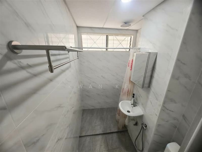 Eden Seaview Condominium untuk Untuk Disewa - RM 1,199 /bulan, Mac 2026 - Bathroom - PropertyGuru.com.my