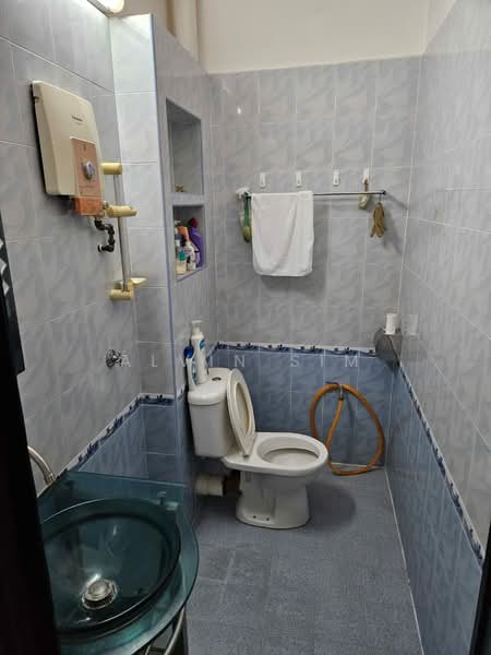 Taman Pekaka untuk Untuk Dijual - RM 1,200,000, Mac 2026 - Bathroom - PropertyGuru.com.my