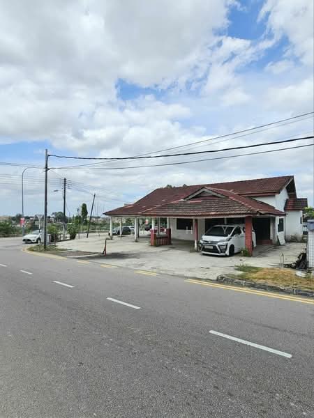 Commercial Bungalow for Rent in Taman Kebun Teh (Johor Bahru) - Liew Lih Yi - Exterior - PropertyGuru.com.my