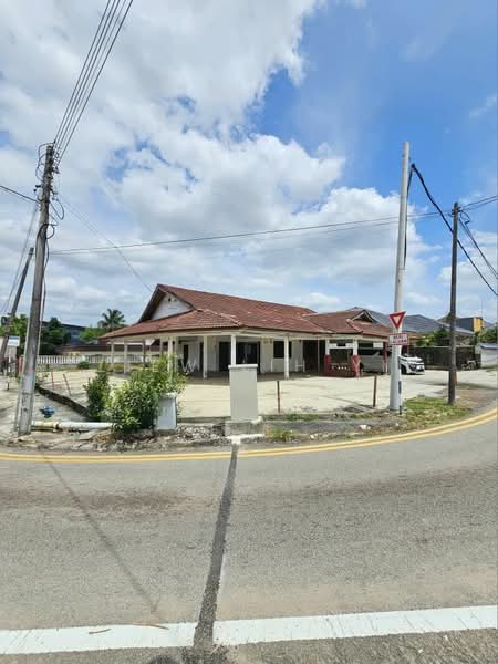 Commercial Bungalow for Rent in Taman Kebun Teh (Johor Bahru) - Liew Lih Yi - Exterior - PropertyGuru.com.my