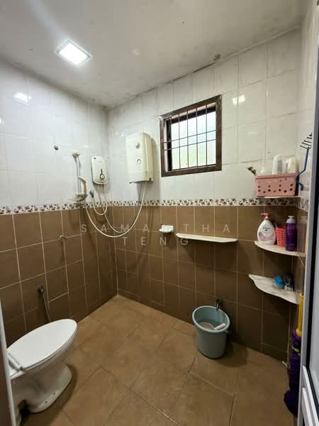 1-storey Terraced House for Sale in Taman Puteri Wangsa (Ulu Tiram) - Samantha Teng - Bathroom - PropertyGuru.com.my