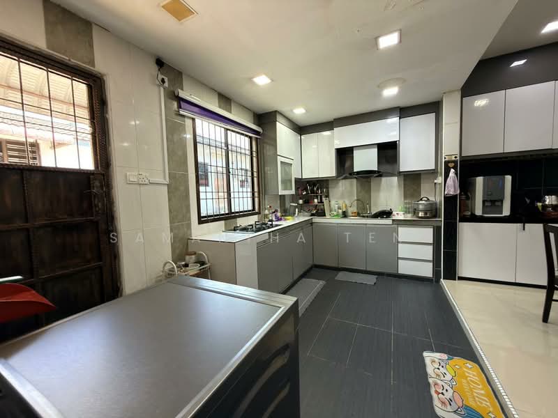1-storey Terraced House for Sale in Taman Puteri Wangsa (Ulu Tiram) - Samantha Teng - Kitchen - PropertyGuru.com.my