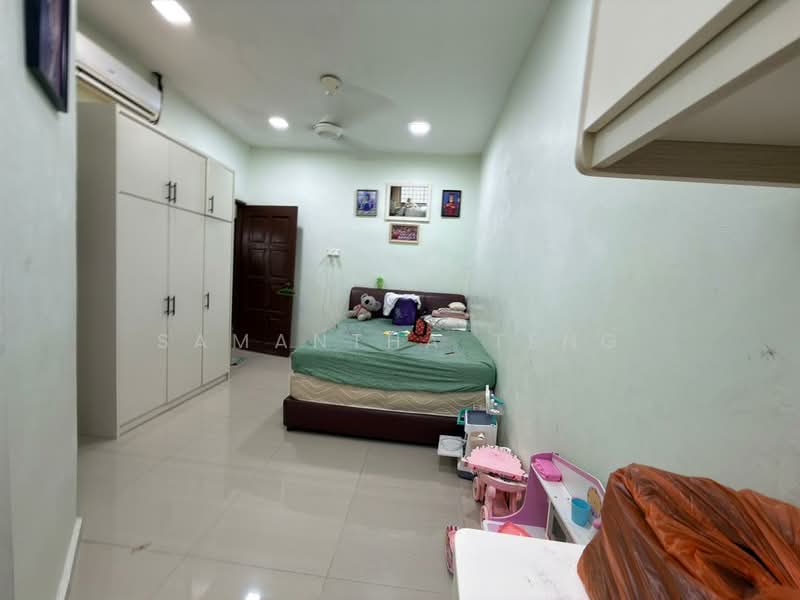 1-storey Terraced House for Sale in Taman Puteri Wangsa (Ulu Tiram) - Samantha Teng - Bedroom - PropertyGuru.com.my