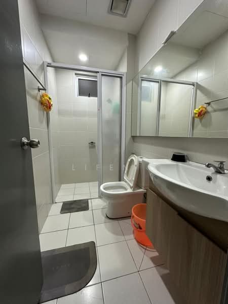 Service Residence for Sale at Meridin Bayvue Serviced Apartment - Lifen . - Bathroom - PropertyGuru.com.my