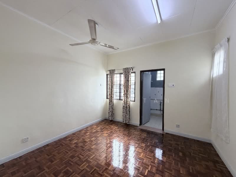 2-storey Terraced House for Sale in Bandar Sri Damansara (Selangor) - Vincent Tan - Master Bedroom - PropertyGuru.com.my