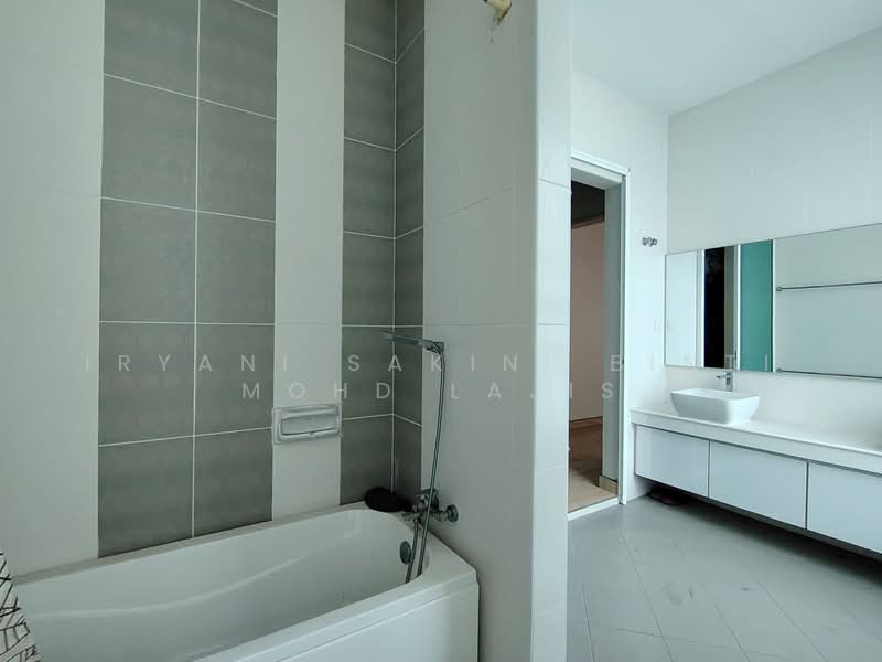 Taman Saujana Heights untuk Untuk Dijual - RM 1,750,000, Mac 2026 - Bathroom - PropertyGuru.com.my