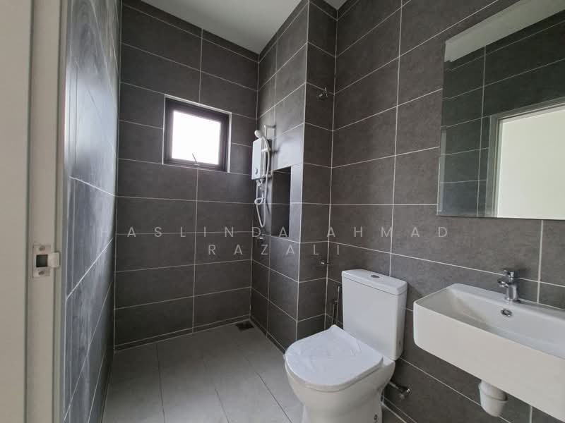 Semi-Detached House for Sale in Cyber 10 (Cyberjaya) - Haslinda Ahmad Razali - Bathroom - PropertyGuru.com.my