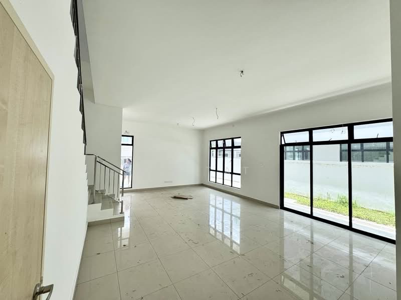 Cluster House for Sale in Taman Mount Austin (Tebrau) - Yik Tat - Living Room - PropertyGuru.com.my