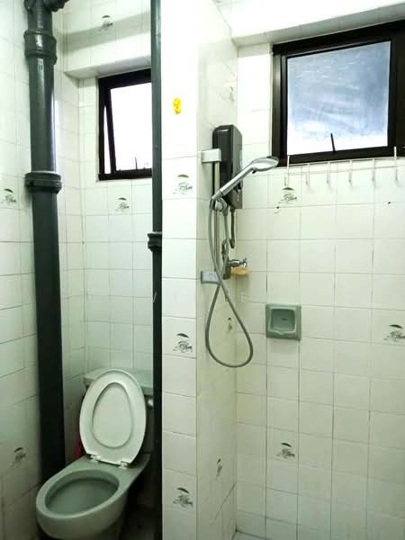 Desa Rahmat (Graceland Villa) untuk Untuk Disewa - RM 1,200 /bulan, Mac 2026 - Bathroom - PropertyGuru.com.my