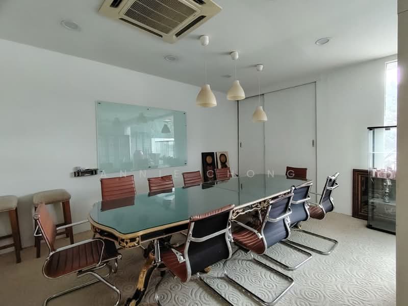 Showroom / Gallery / Retail. 2min to LDP Highway (500m) LRT (900m) Bandar Puteri Puchong (2km) untuk Untuk Disewa - RM 25,000 /bulan, Apr 2026 - Interior - PropertyGuru.com.my