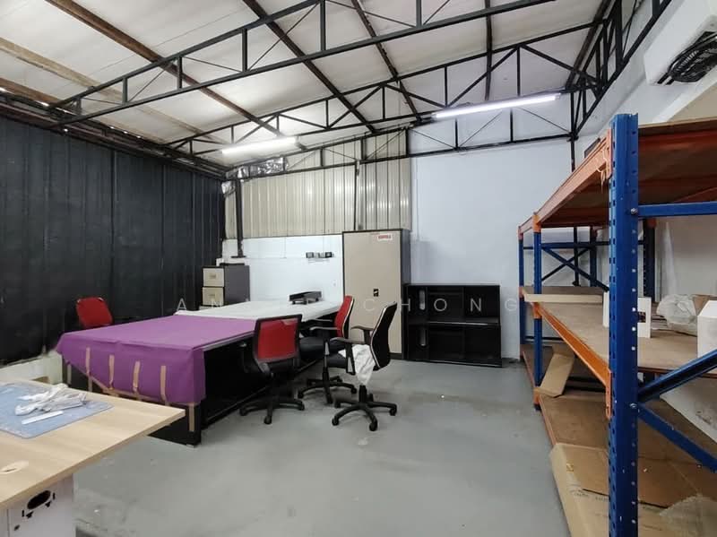 Showroom / Gallery / Retail. 2min to LDP Highway (500m) LRT (900m) Bandar Puteri Puchong (2km) untuk Untuk Disewa - RM 25,000 /bulan, Apr 2026 - Interior - PropertyGuru.com.my