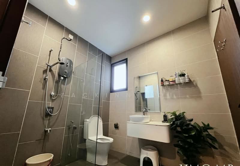 Fully Renovated & Furnished 2 Sty Endlot Athira Bandar Bukit Raja Klang untuk Untuk Dijual - RM 1,280,000, Mac 2026 - Bathroom - PropertyGuru.com.my