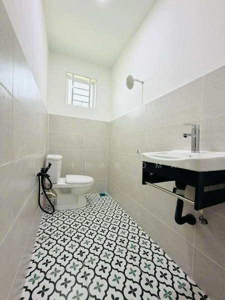 1-storey Terraced House for Sale in Kapar (Selangor) - Hazeman Omar - Bathroom - PropertyGuru.com.my