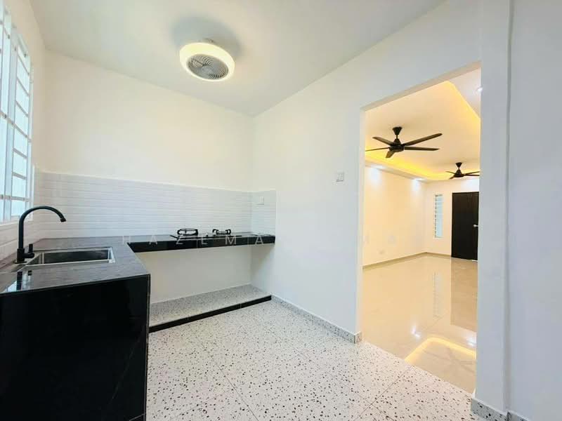 1-storey Terraced House for Sale in Kapar (Selangor) - Hazeman Omar - Kitchen - PropertyGuru.com.my