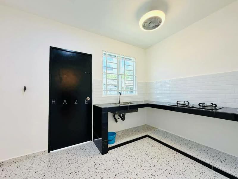 1-storey Terraced House for Sale in Kapar (Selangor) - Hazeman Omar - Kitchen - PropertyGuru.com.my
