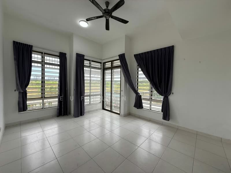 Cluster House for Sale in Setia Tropika (Johor Bahru) - Eufhlyn Lee - Master Room - PropertyGuru.com.my