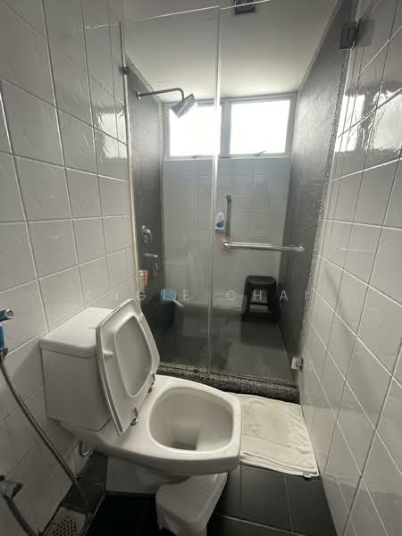 Kondominium untuk Dijual di The Plaza Condominium - Angie Chai - Bathroom - PropertyGuru.com.my