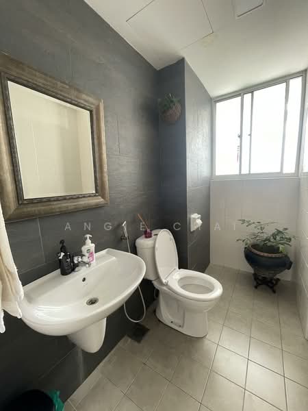 Kondominium untuk Dijual di The Plaza Condominium - Angie Chai - Bathroom - PropertyGuru.com.my