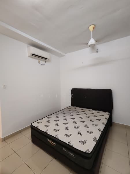 Condominium for Sale at Pearl Avenue - Alice . - Bedroom - PropertyGuru.com.my