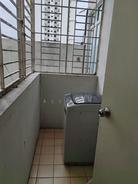 Condominium for Sale at Pearl Avenue - Alice . - Balcony - PropertyGuru.com.my