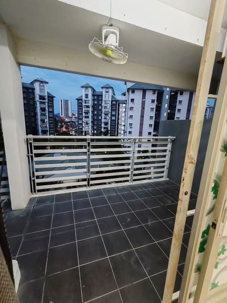 Condominium for Sale at Pearl Avenue - Alice . - Balcony - PropertyGuru.com.my