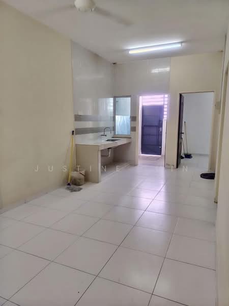 Taman Lapangan Kiara untuk Untuk Dijual - RM 298,000, Mac 2026 - Kitchen - PropertyGuru.com.my